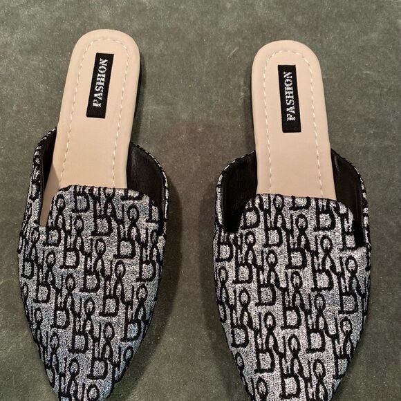 #328 FASHION Fabric Silver metallic Mules - Picture 3 of 8